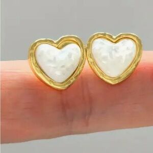 NWT WHITE HEART  STUD EARRINGS #2TRIMMED IN COLD